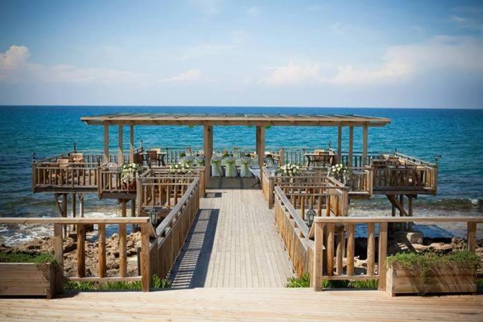 Zambak Holiday Village & Restaurant Superb Seafront Location ! Agios Georgios  Екстер'єр фото